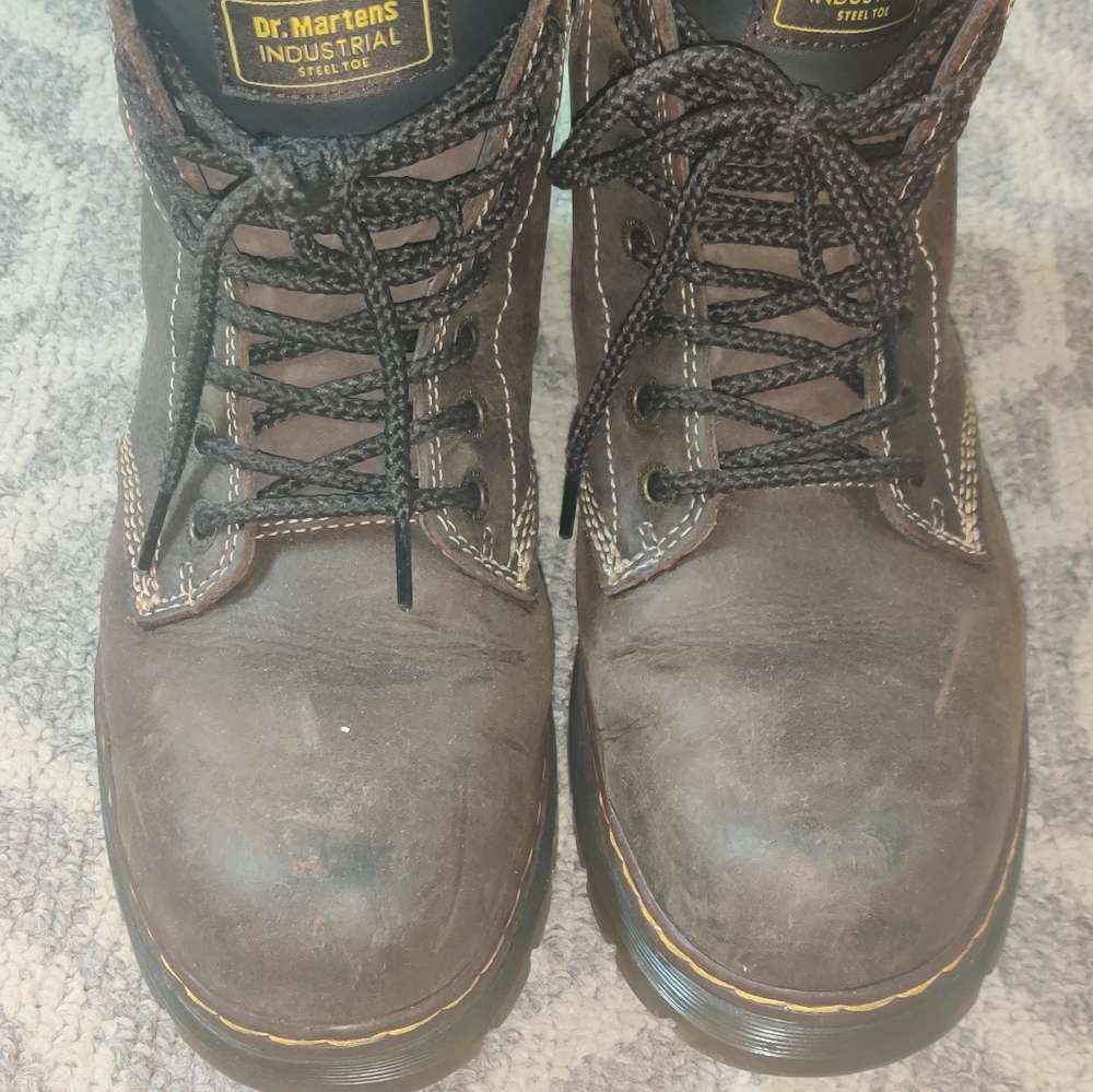 Safety boots